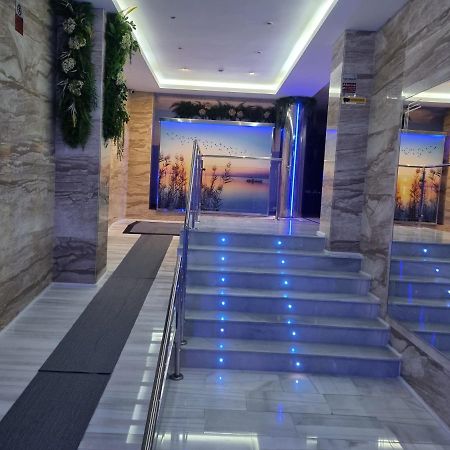 Rent An Apartment In ตอร์เรเวียคา ภายนอก รูปภาพ
